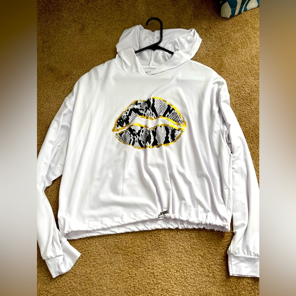 Crop pullover sweat shirt. UK2LA. Size small white in color